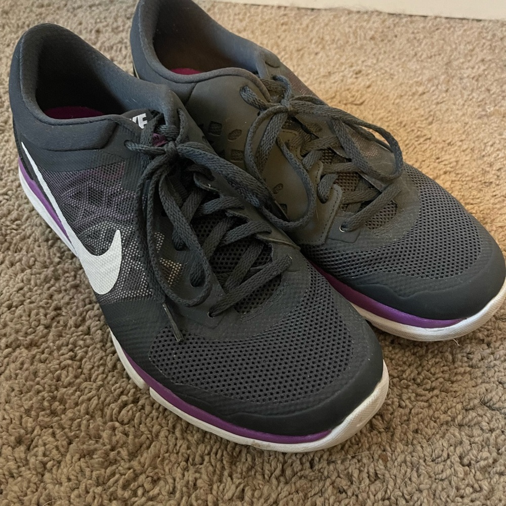 Nike Women's Black and Purple Athletic Shoes